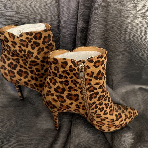 NEW Booties Leopard skin pattern 8.5 size - Picture 3 of 4